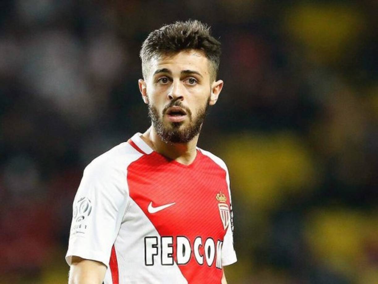 El Manchester United avanza en las negociaciones con el Mónaco por el traspaso de Bernardo Silva, relata 'Le 10 Sport'. El FC Barcelona y el Real madrid también están interesados por el centrocampista portugués.