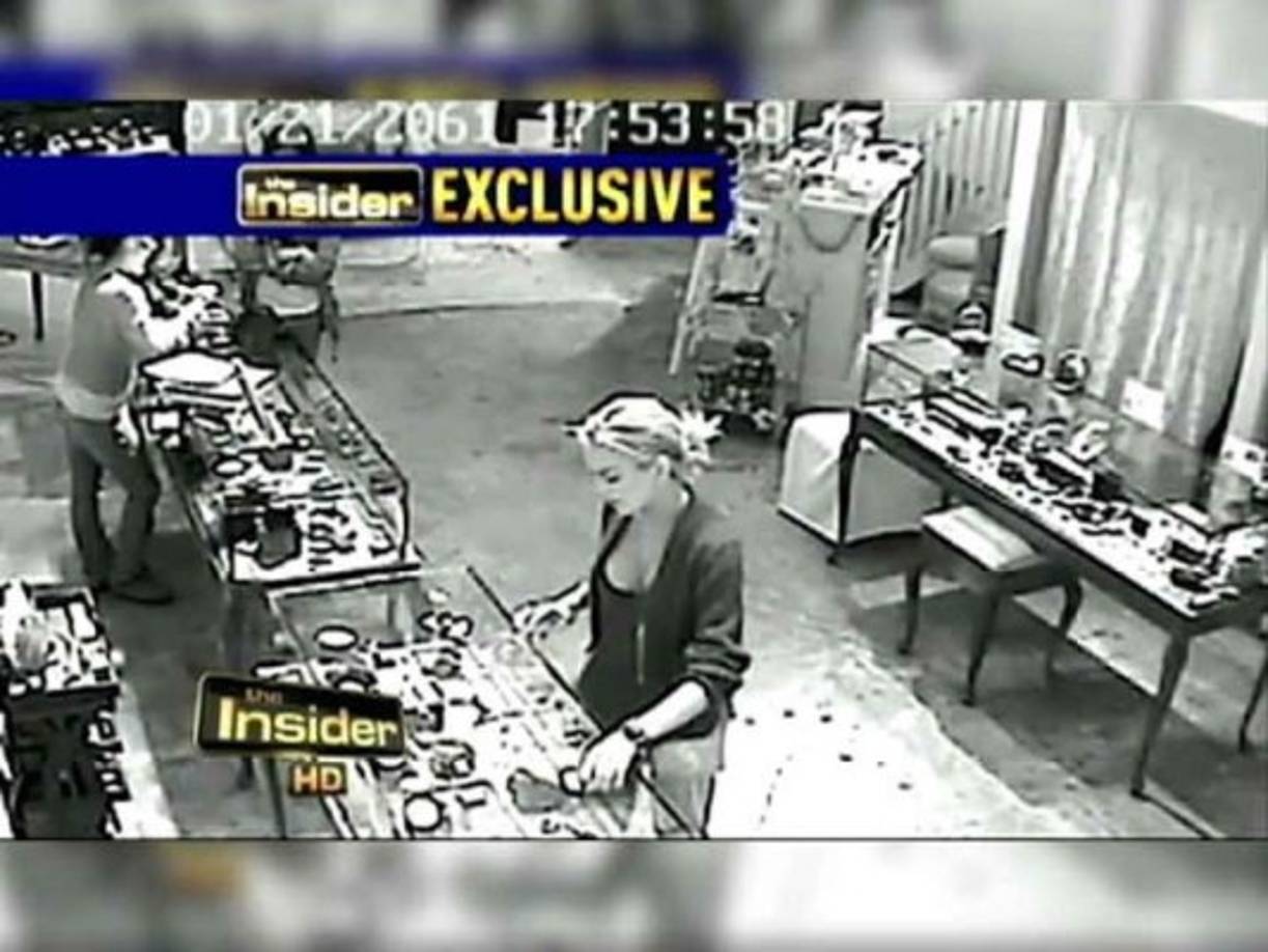 Ella dijo que no se trató de un robo, simplemento lo tomó prestado. Fue condenada a 120 días de cárcel y a 480 horas de trabajos comunitarios.