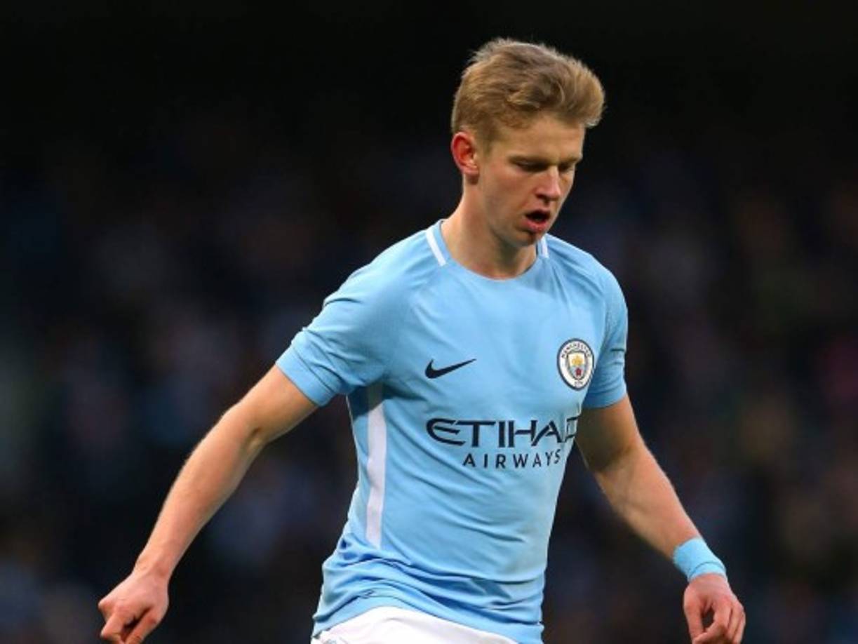 El Manchester City pide 18 millones de euros por Oleksandr Zinchenko. Según el Daily Mail, el club inglés solo se plantearía la marcha del lateral ucraniano mediante una venta y no a través de una cesión con opción de compra, lo que buscaba el Betis.