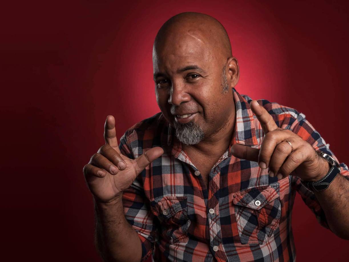 Para el repentista e improvisador de poesías cubano Alexis Díaz-Pimienta, la muerte del cantante “deja un enorme hueco y un vacío tremendo en la cultura cubana en general pero sobre todo en los espacios afectivos del pueblo, de la gente humilde”.