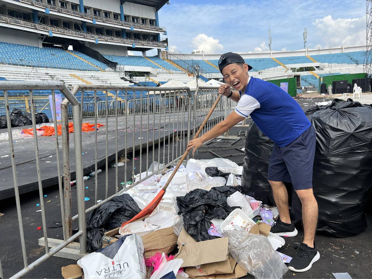 Repleto de basura lució el Estadio Olímpico de San Pedro Sula luego del concierto del cantante puertorriqueño Bad Bunny, al cual asistieron unas 40,000 personas, algunas de diferentes partes del país y otras provenientes del extranjero. 
