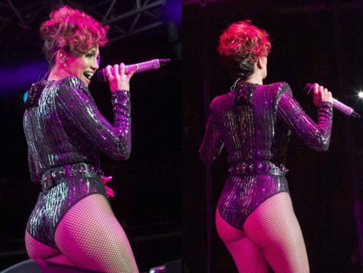 El mayor atributo físico de la estrella, como siempre, llamó la atención de los fotógrafos que cubrieron el evento.