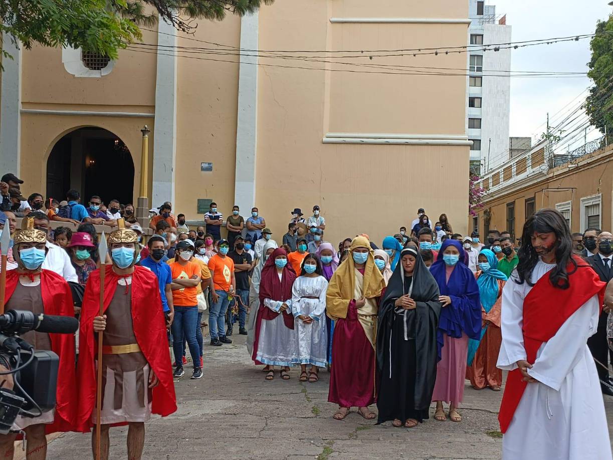 Viacrucis desde el templo San Francisco de Tegucigalpa. Fotografía: Suyapa Medios