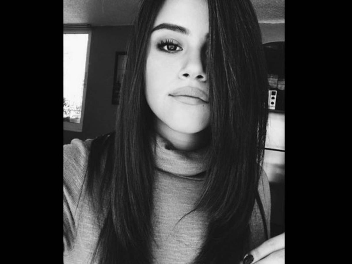 Solares usa el mismo look que la cantante.