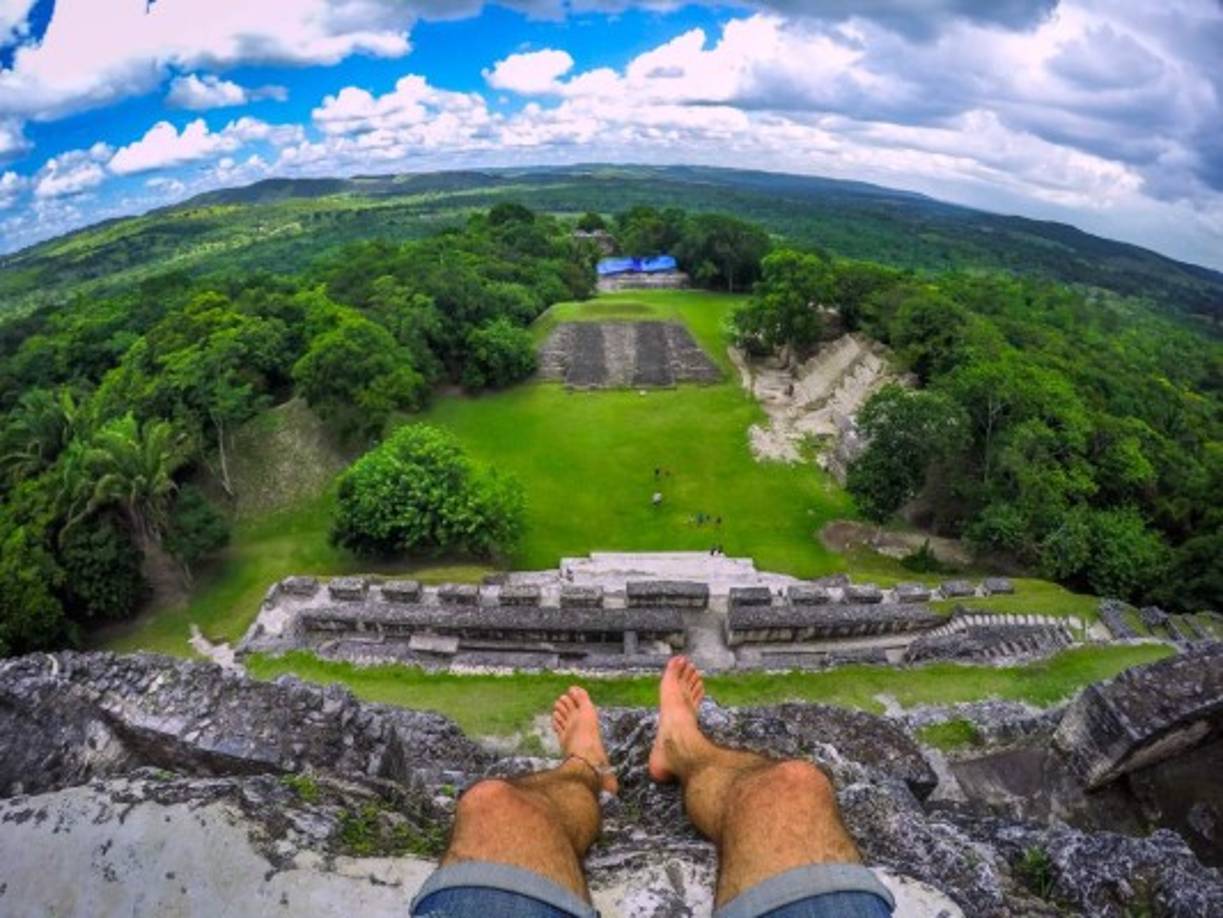 7. San Ignacio - Belice<br/><br/>A tan solo 14 kilómetros de la frontera con Guatemala y a 35 kilómetros de Belmopán, está ubicado San Ignacio, uno de los sitios más entretenidos y turísticos de Belice. <br/><br/>A mediados de 2005, la población estimada de la ciudad era de 16.800 habitantes. Se encuentra a aproximadamente 35 kilómetros de la capital de Belice, que es Belmopán.<br/><br/><br/><br/>