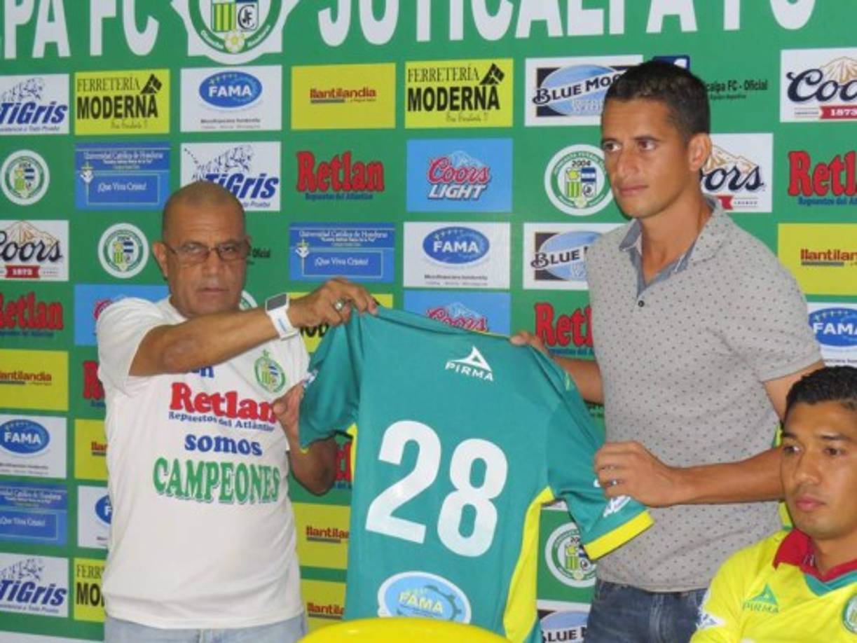 Una de las sorpresas en las últimas horas, el volante Oliver Morazán y seleccionado en su momento por Jorge Luis Pinto deja las filas del Olimpia y fue anunciado como refuerzo del Juticalpa FC.