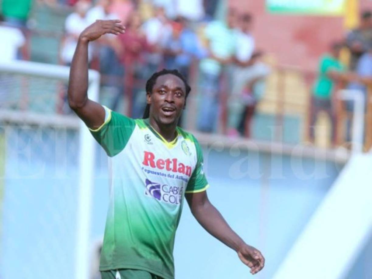 En El Salvador informan que el delantero Rony Flores, que jugó con el Juticalpa en el último torneo, sería otro de los fichajes del Municipal Limeño que contrató a 'Rambo' de León.