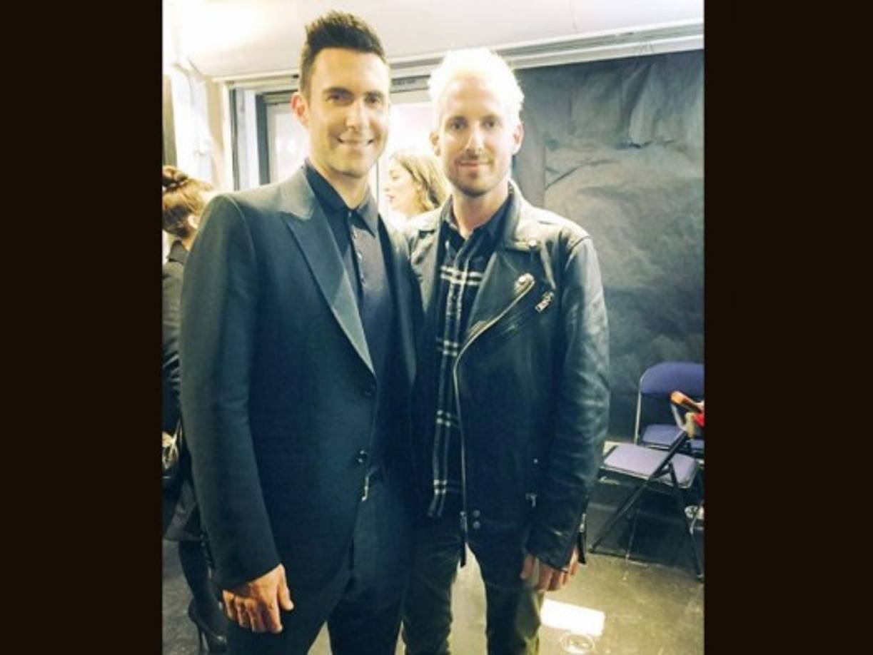 Gracias a su hermano menor Michael, el tema para Adam no es nada del otro mundo.<br/><br/>En una entrevista el cantante aseguró que en su familia ya sabían que su hermano era gay desde que tenía dos años.