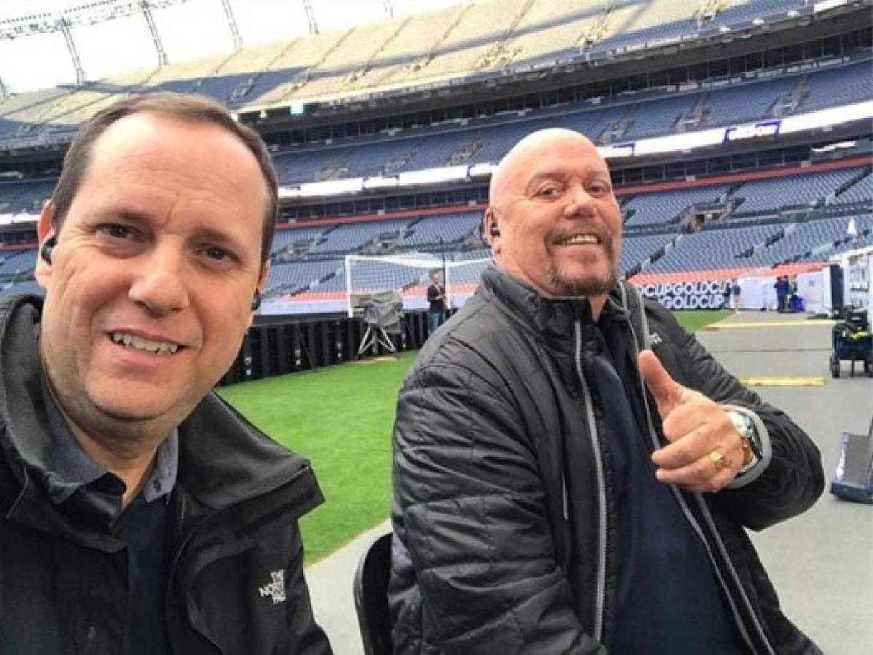 Paco Villa trabajó durante 22 años para Televisa hasta que decidió cambiar de aires porque ya no sentía cómodo y llegó a TUDN, donde se reencontró con Enrique ‘El Perro’ Bermúdez y juntos han compartido la mesa en la narran partidos de la liga mexicana.