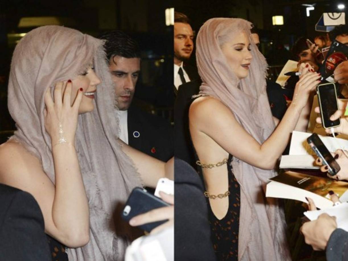 Lo más importante para Jennifer es compartir con sus fans por eso se puso esta bufanda para complacer a uno de sus seguidores.