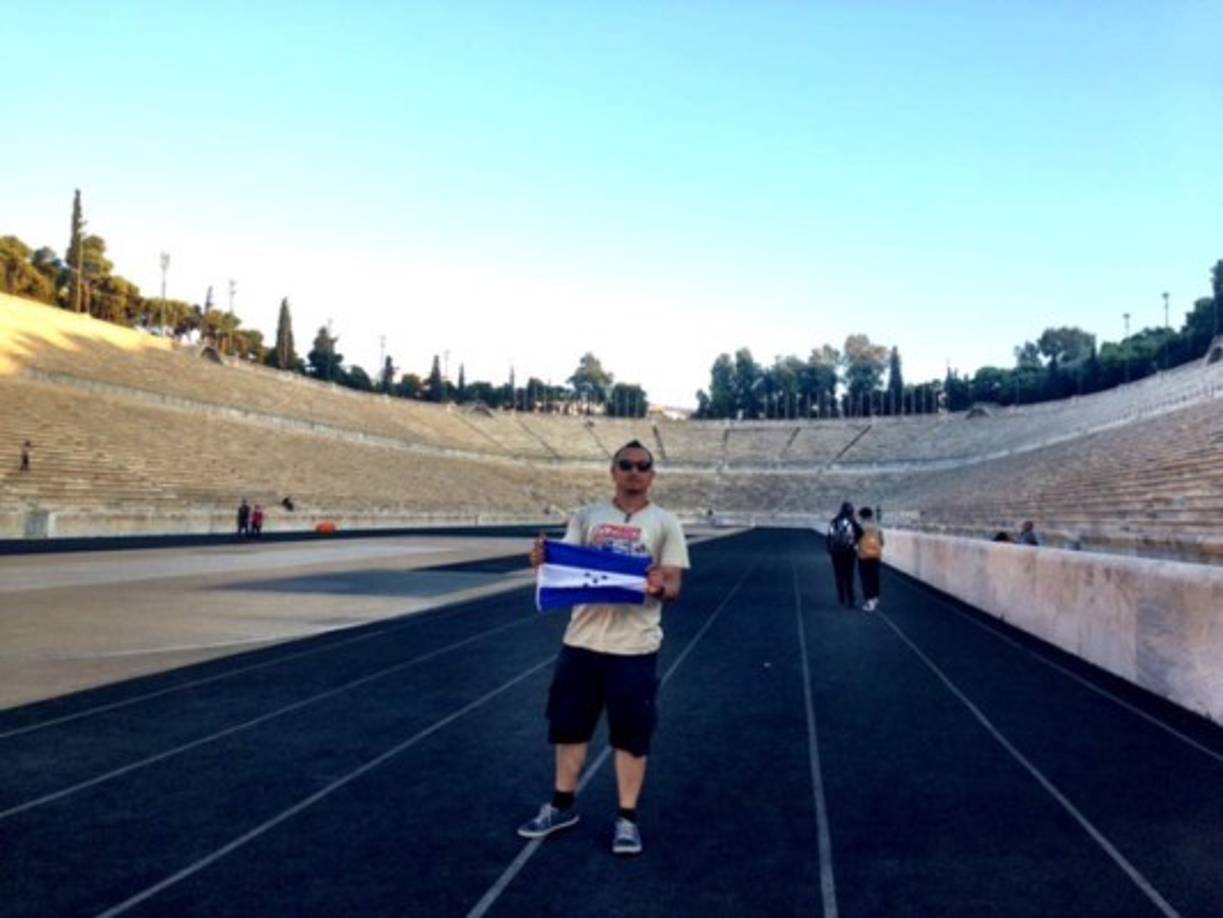 Las primeras tres fotografías en el antiguo e histórico Estadio Panatenaico, cerca de Pangrati, Atenas, Grecia, también conocido como el Kallimármaro ('buen mármol').