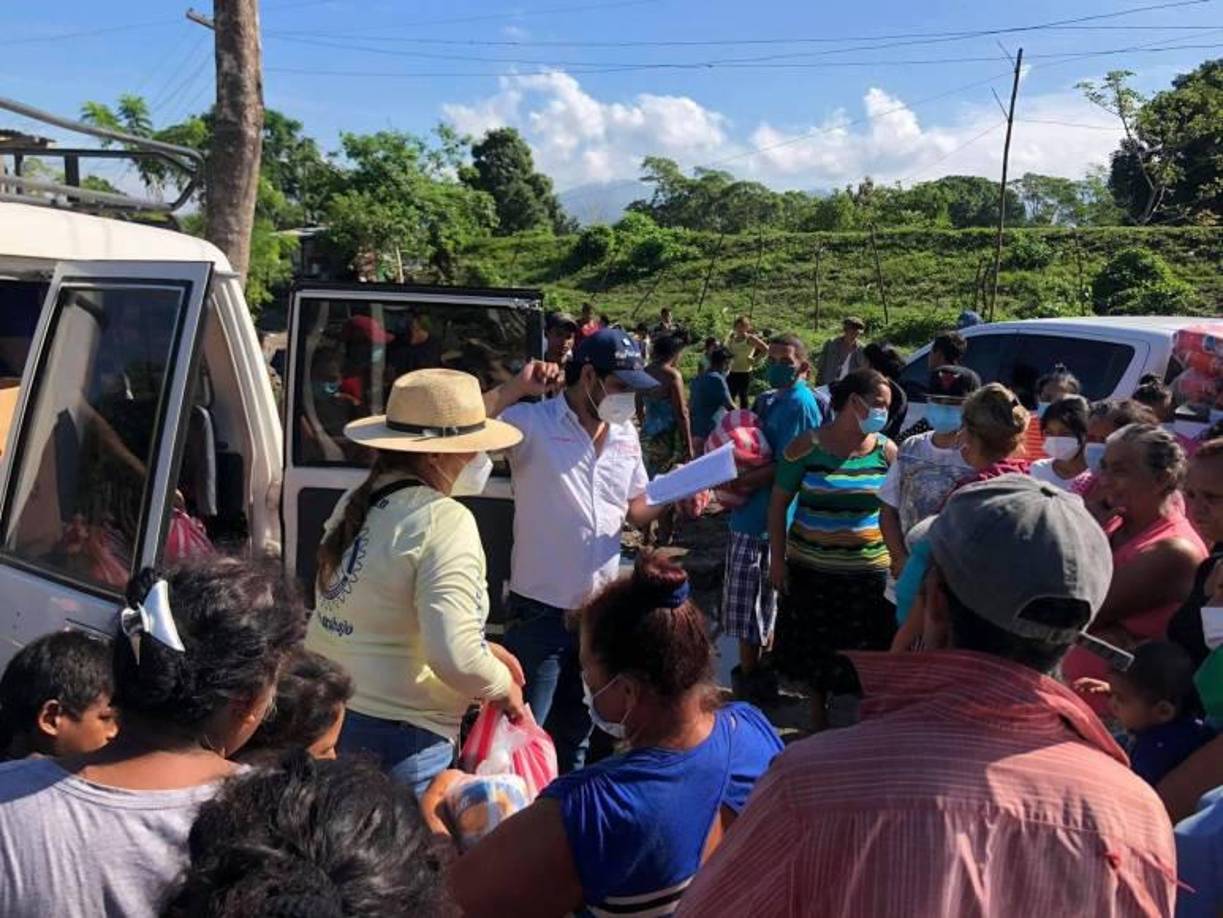 La meta de Javier y su esposa era poner un restaurante, pero a los días de comenzar a vender se contagio de Covid-19 y se puso bien grave. Ese fue su primer intento fallido, según su esposa.