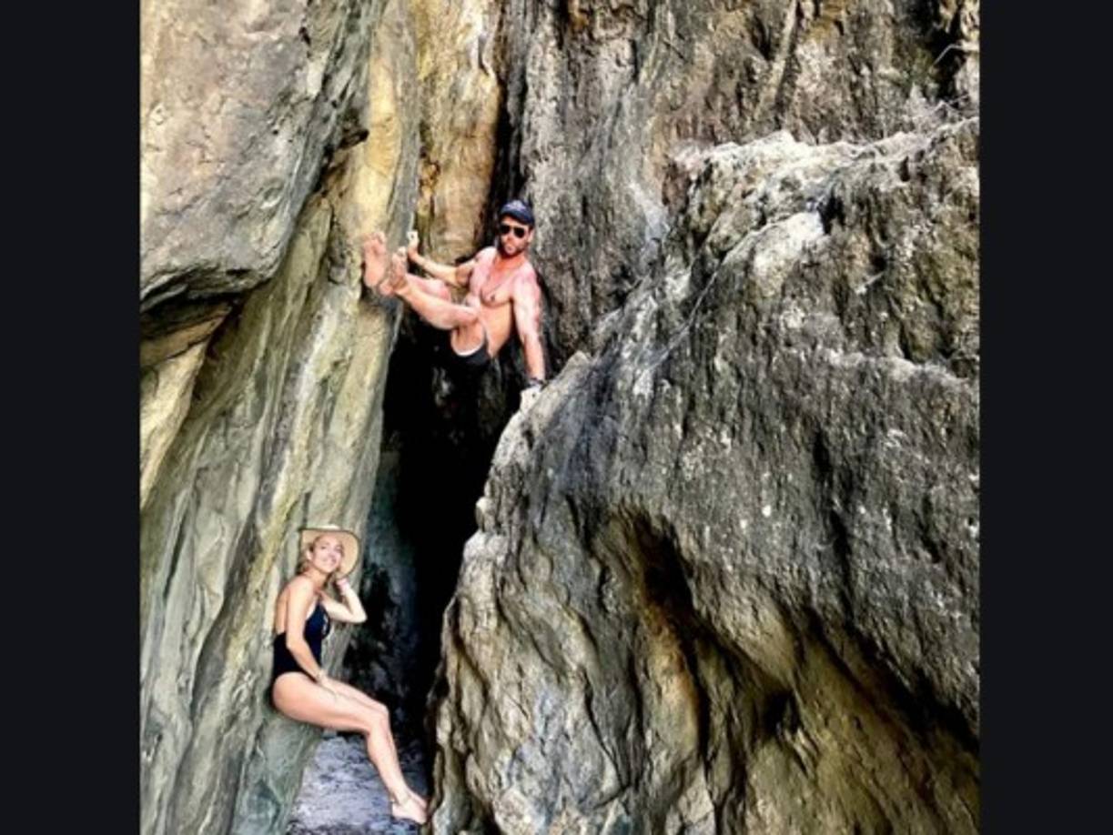 Feliz lucía la pareja en el lugar paradisíaco frente a la costa de Queensland, al nordeste de Australia.