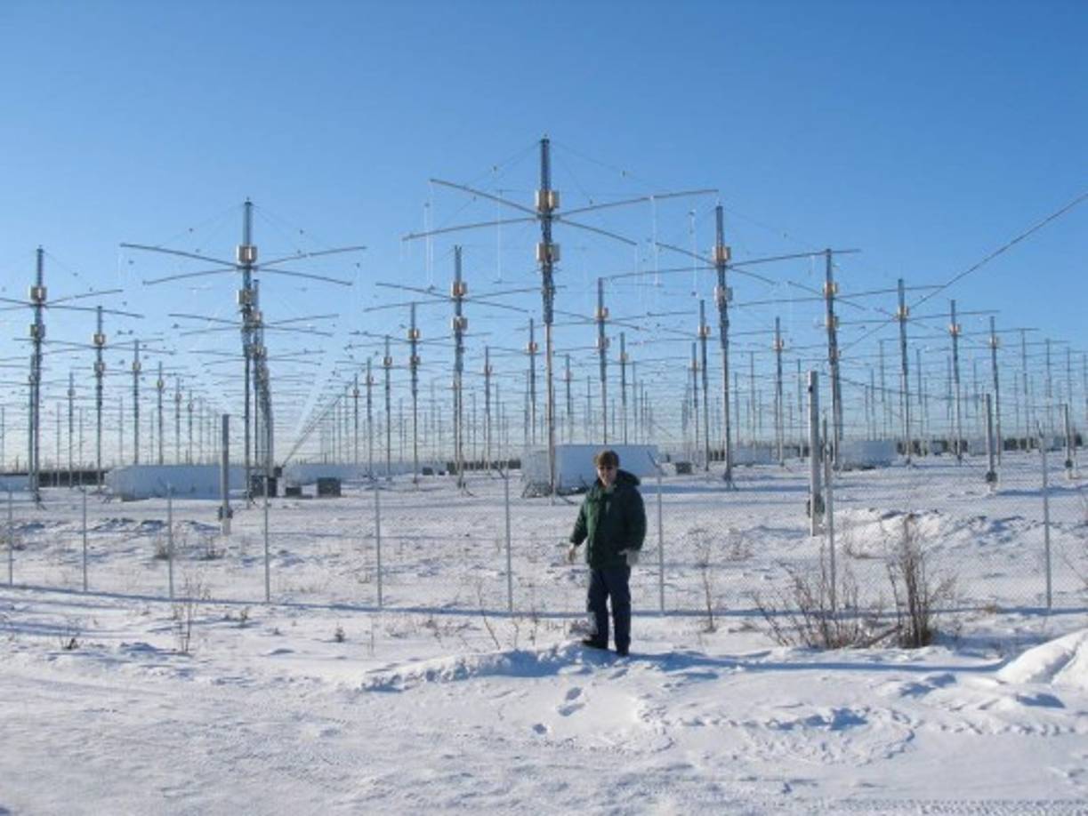 Estación Haarp: Se encuentra cerca de Gakona, Alaska. El principal componente de HAARP es el Ionospheric Research Instrument (IRI), un calentador que modifica la ionósfera. <br/><br/><br/>