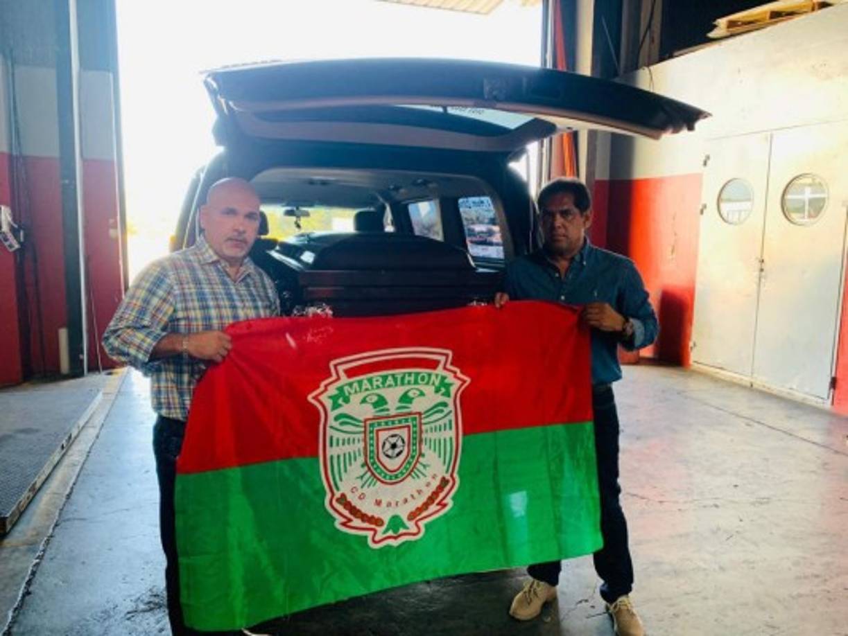 Luego el cuerpo del exjugador fue trasladado vía terrestre a La Ceiba para su respectivo velatorio en la Funeraria Amor Eterno.