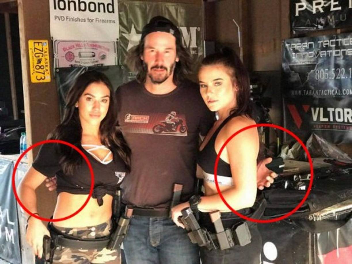 El actor Keanu Reeves se ha convertido en una obsesión para los fanáticos del Internet y es que, recientemente, un usuario dio a conocer una extraña practica que tiene el protagonista de John Wick con las mujeres que le piden una fotografía.