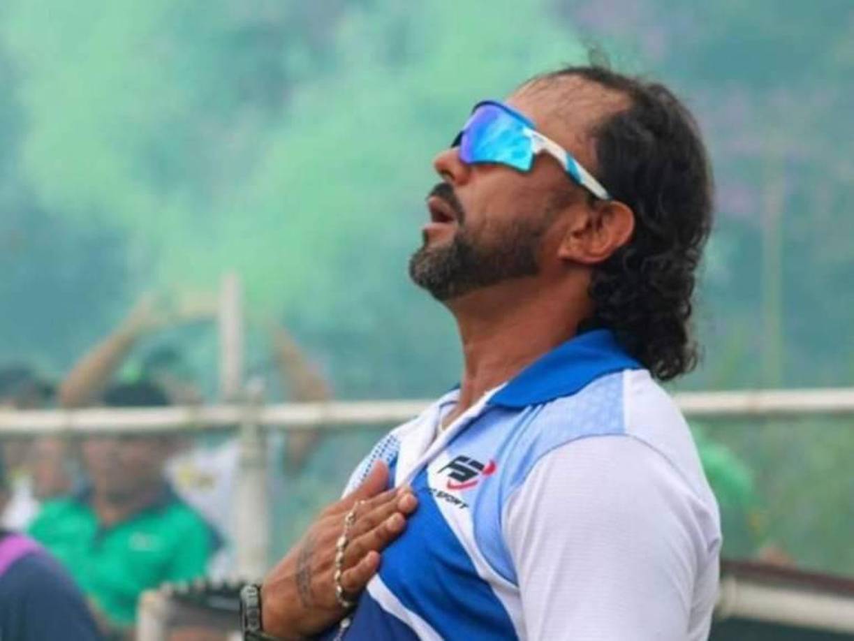 Prensa de Guatemala informa que los sujetos insistieron por varios minutos con personas cercanas a Leiva, pero les había advertido que él no podía atenderlos porque almorzaba y se alistaba para salir al estadio donde disputarían el juego contra el cuadro de La Democracia a las 14 horas.