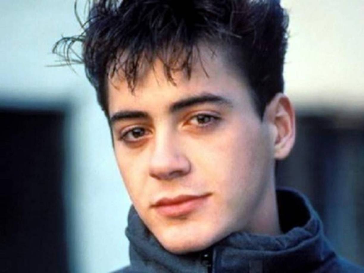 En los años 70 estudió ballet clásico en Inglaterra. Debido al trabajo de su padre, su familia viajaba mucho y terminó estudiando en la prestigiosa Perry House School.