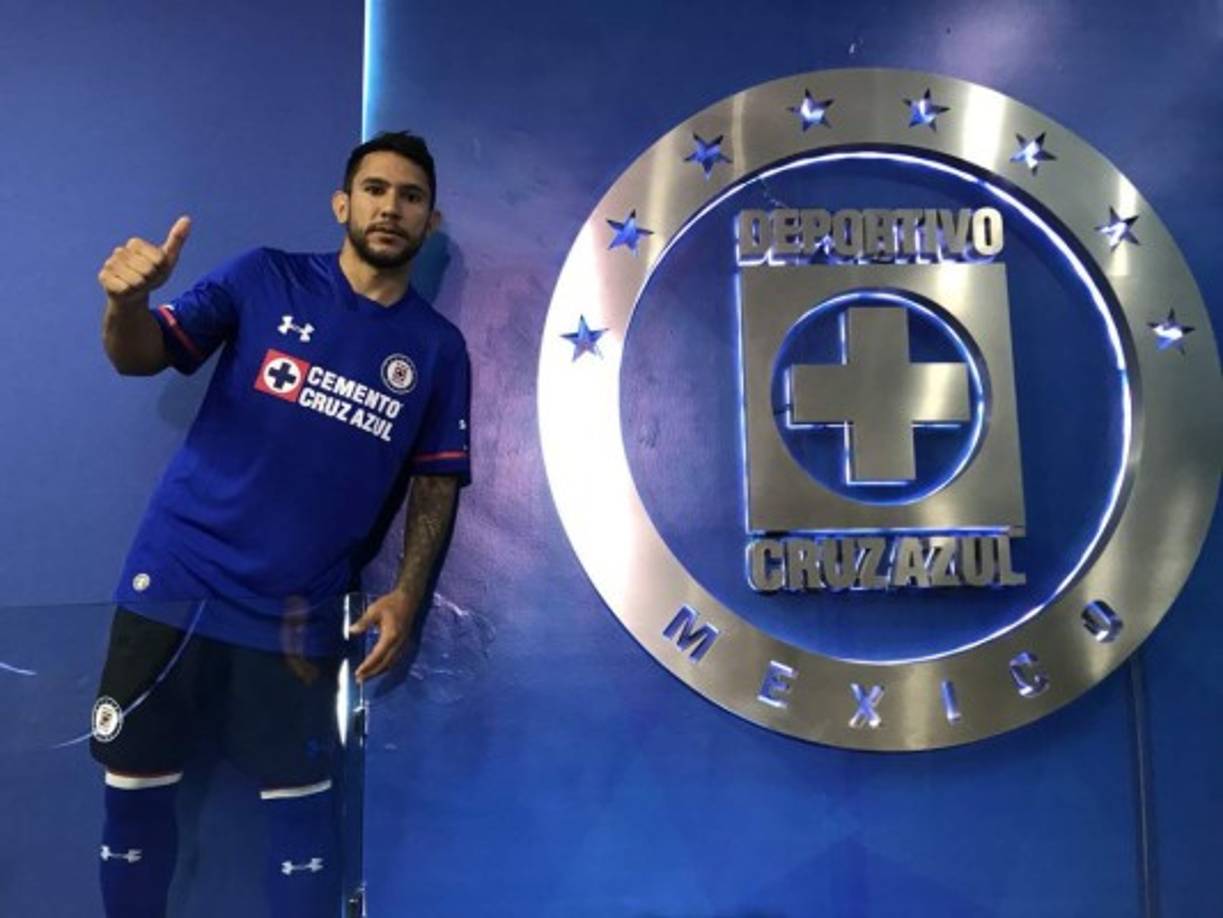 El mediocampista argentino Walter Montoya fue presentado por el Cruz Azul y descartó que llegar al fútbol mexicano sea un retroceso en su carrera deportiva, después de que en los últimos meses vistió la casaca del Sevilla.