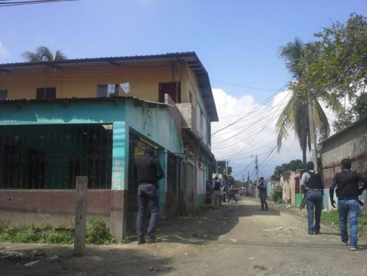 Este miércoles fueron ultimadas tres personas de un camión repartidor supuestamente durante un asalto.