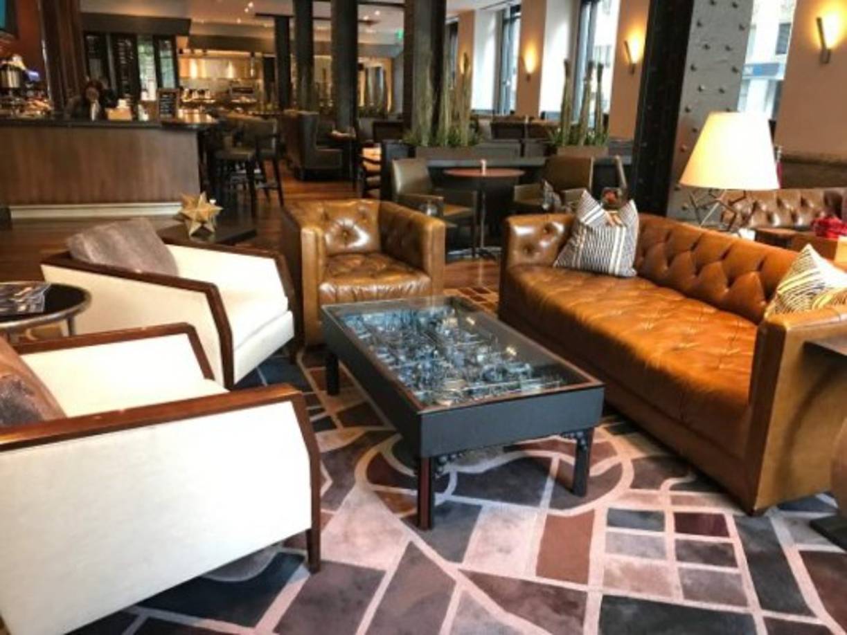 En la fase de grupos, la selección catracha estuvo hospedada en el hotel JW Marriott Houston y muchos seres queridos de los futbolistas se paseaban por el lobby sin cumplir con las medidas de bioseguridad.