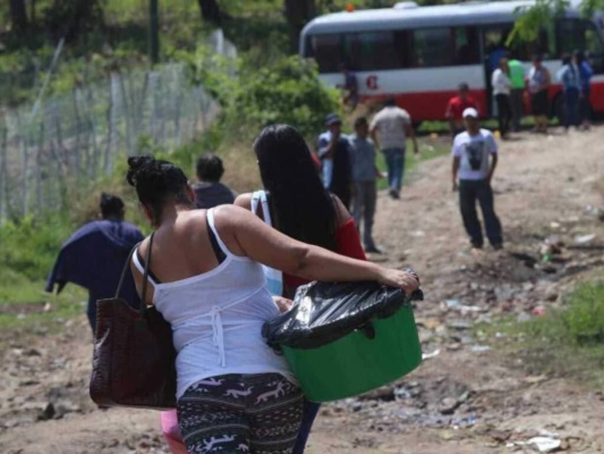 Con comida y pastel llegaron ilusionadas de poder compartir un momento agradable.