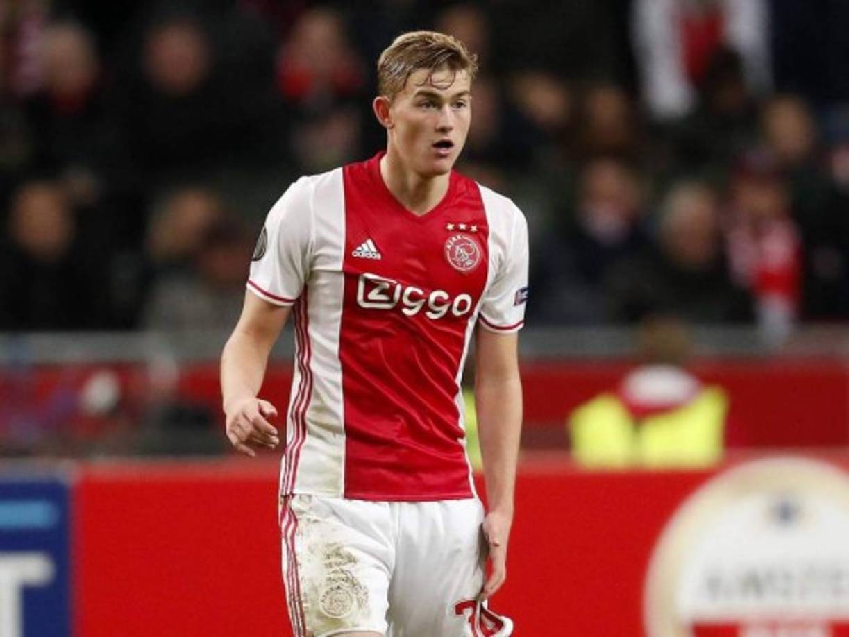 Defensa: Matthijs de Ligt, 19 años (Ajax) - Ya es capitán del Ajax, tiene todas las características de un defensa central con clase y todos los distintivos de un producto de la academia del Ajax.