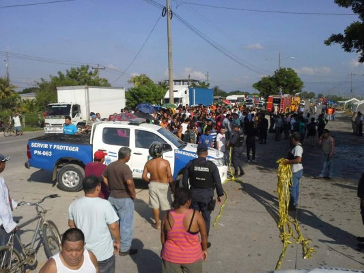 En el incendio habían por lo menos unos 7 puestos de venta de pólvora.