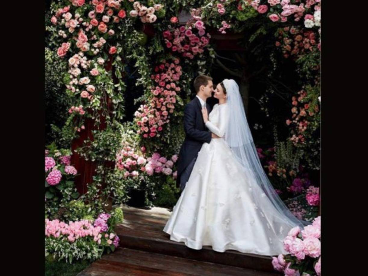 Su boda supersecreta ponía el broche de oro a la historia de amor de la pareja, hasta hoy se ha dado a conocer el gran secreto que guarda toda novia, el vestido.