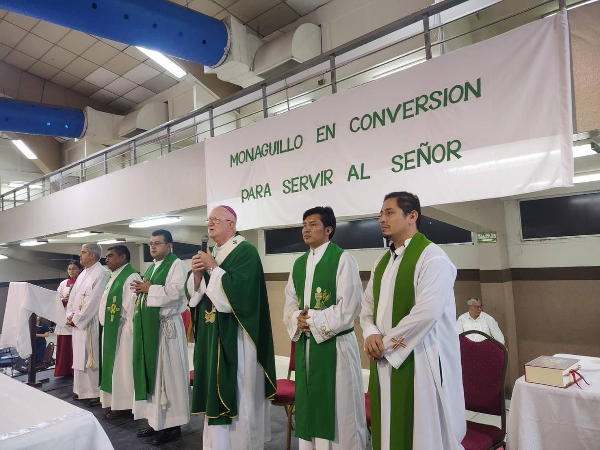 “Una cosa es estar frente al altar y otra dar testimonio fuera. Es un tema que no solo aplica a los <b>monaguillos </b>si no a todos, porque debemos revisar el proceso de conversión y recordar que el llamado que nos hizo el señor ha sido por amor”, dijo.