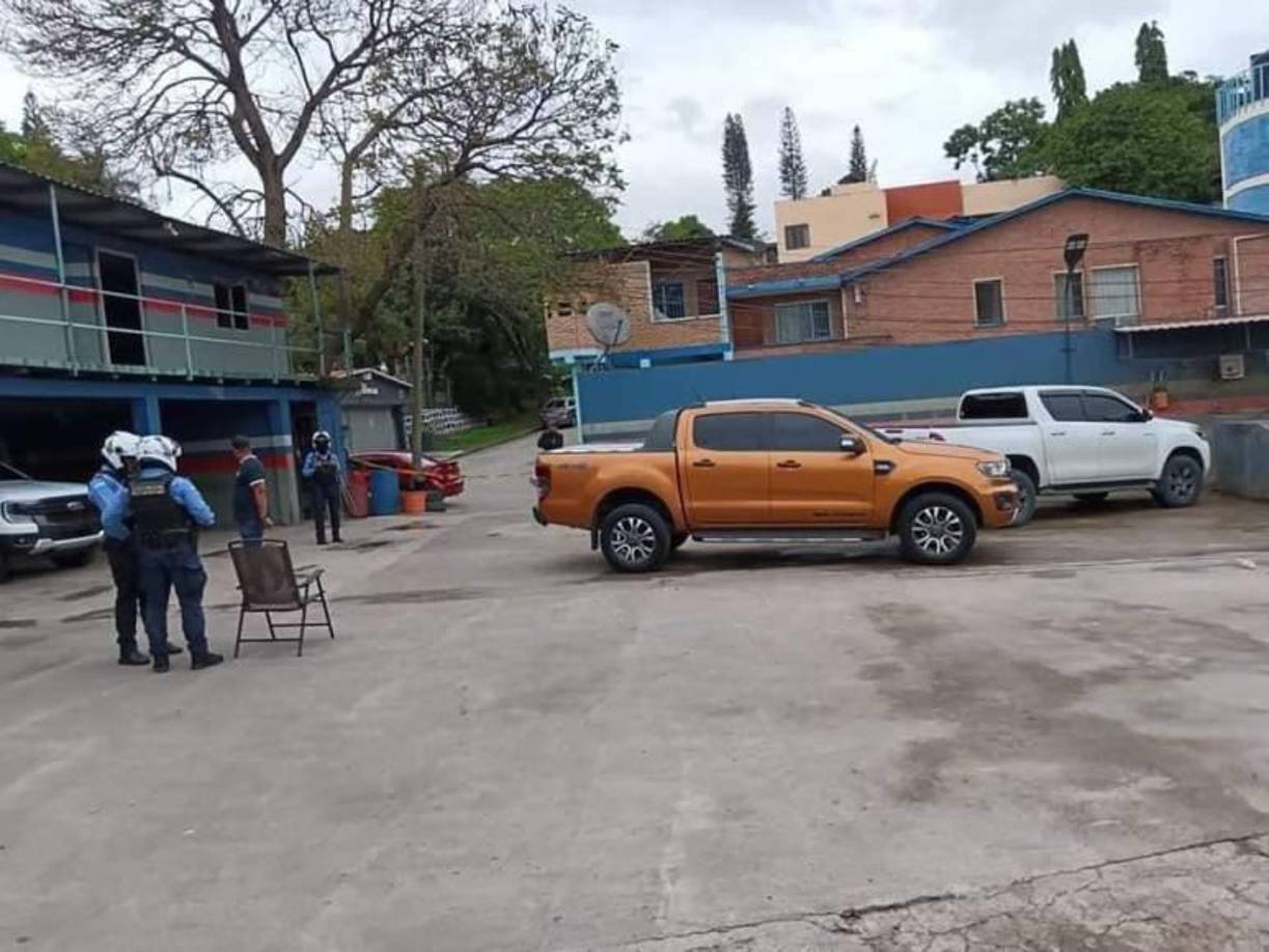 Hernández Díaz cayó abatido al suelo, pero el pistolero continuó descargando su arma hasta asegurarse de que le había quitado la vida.