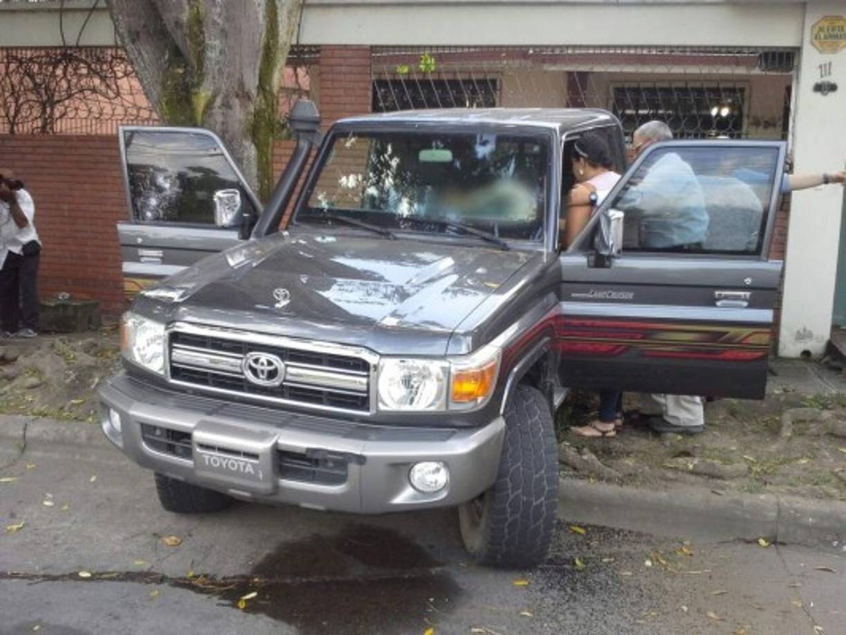 El abogado José Eduardo Gauggel Rivas y su hijo fueron ultimados a balazos cerca del estadio Francisco Morazán.