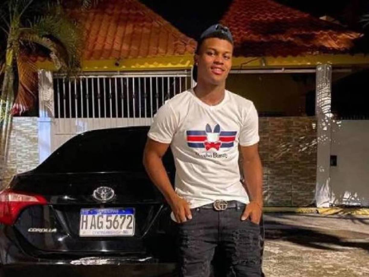 A través de sus redes sociales, el joven ariete solía publicar imágenes de sus pasatiempos favoritos. Los carros y las motos eran parte de su vida.