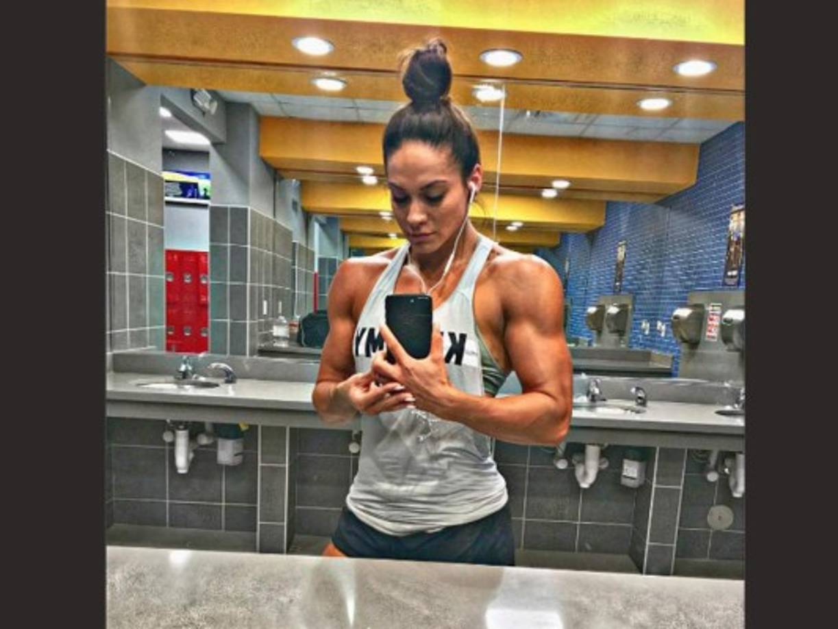 Ella vive en Houston, Texas.