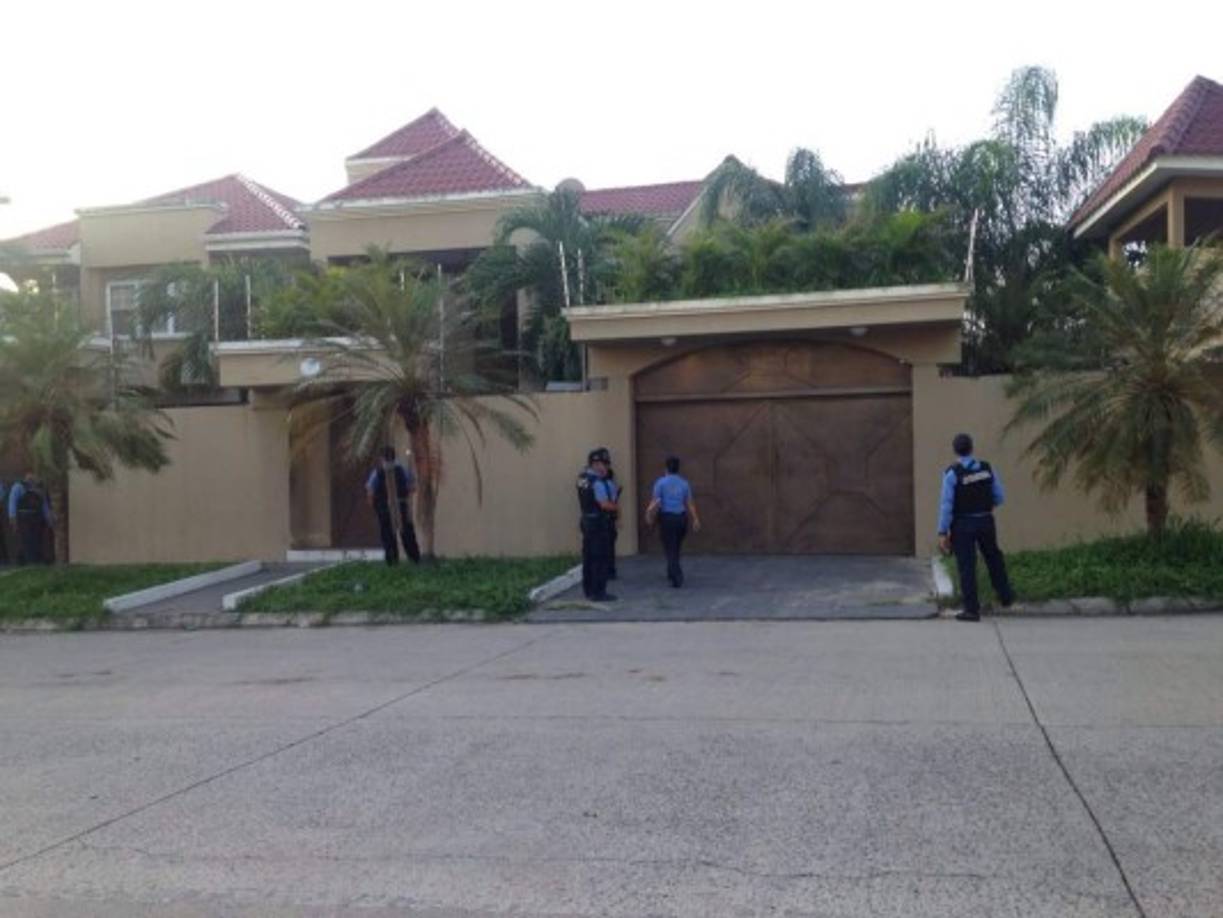 Casa de lujo allanada en San Pedro Sula como parte de la 'Operación Trueno'.