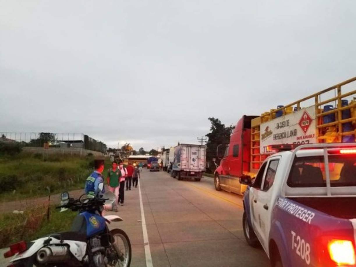 'Las autoridades son los responsables, ellos son los que deben cumplir lo que prometieron, nosotros no nos vamos a mover hasta que haya una solución', advirtió un transportista durante el desarrollo de la protesta en Tegucigalpa.