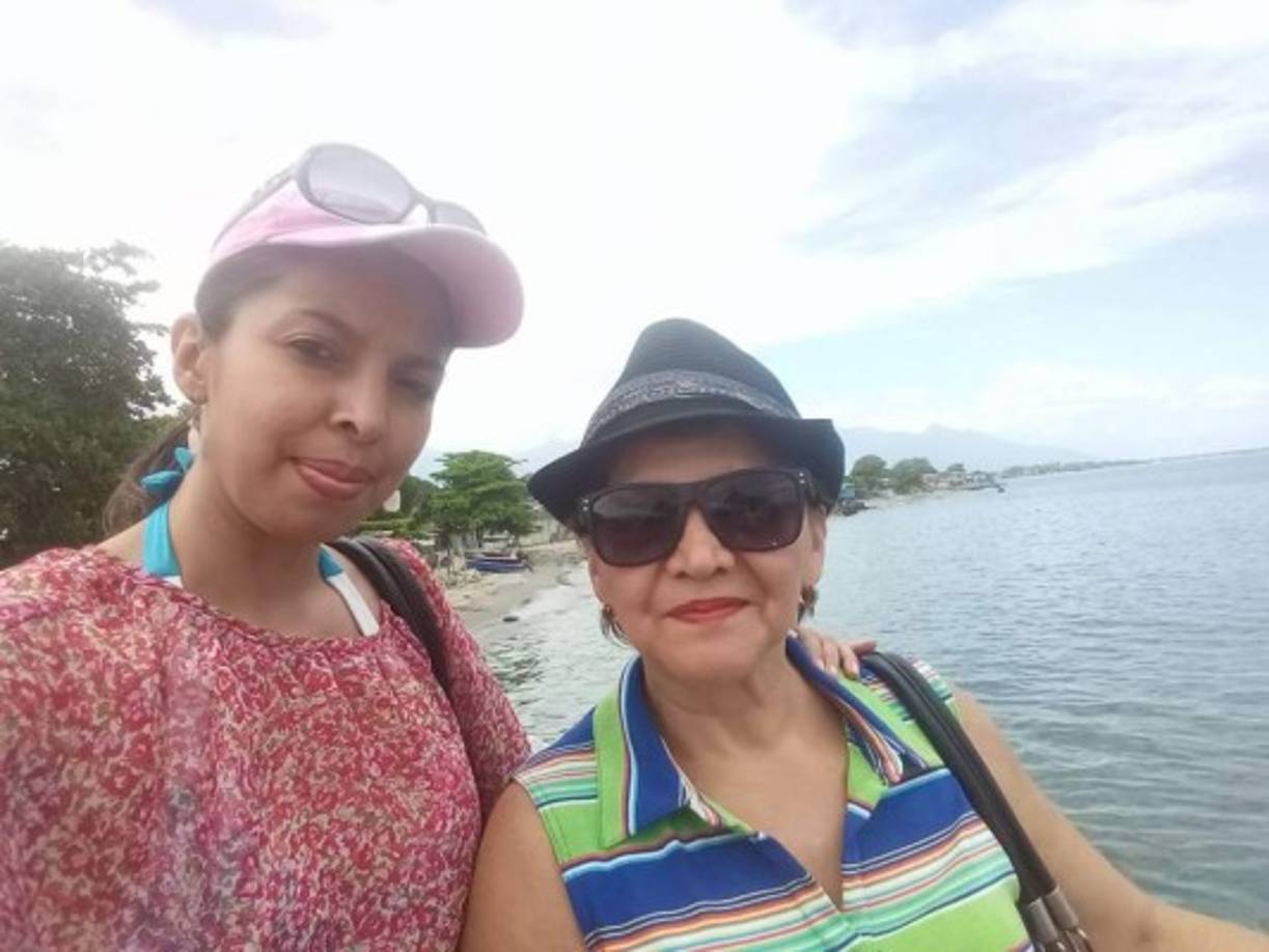 Ramos Jimenez Arely Pina: Gracias madre por todo tu amor, entrega, compañia, fidelidad, por ser mi ejemplo de lucha, valentia, optimismo eres el mas hermoso angel que Dios pudo regalarme aqui en la tierra te Amo.