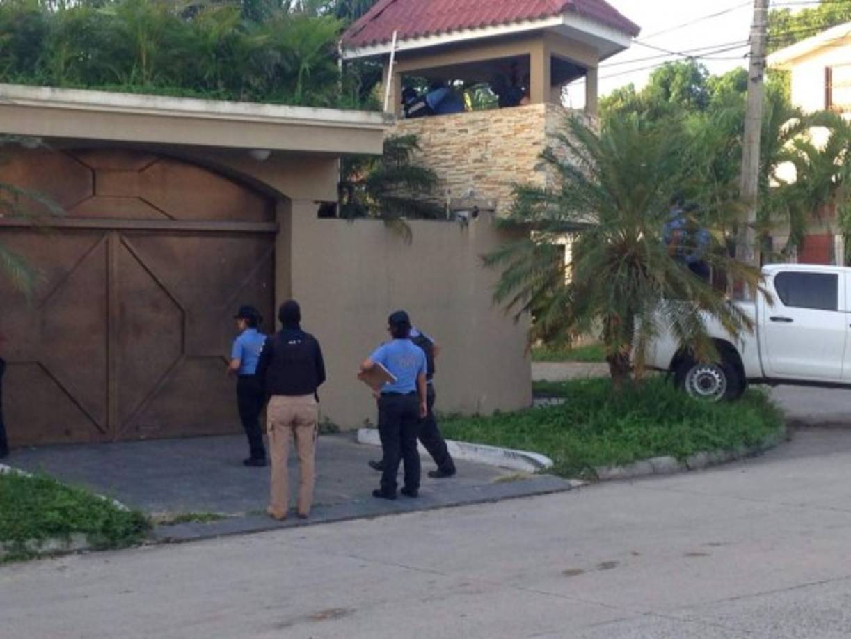 Casa de lujo allanada en San Pedro Sula como parte de la 'Operación Trueno'.