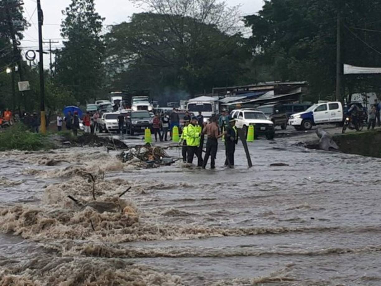 El vado conocido como 'paso de Cemcol' ya se encuentra cerrado debido al aumento del caudal que atraviesa la zona.