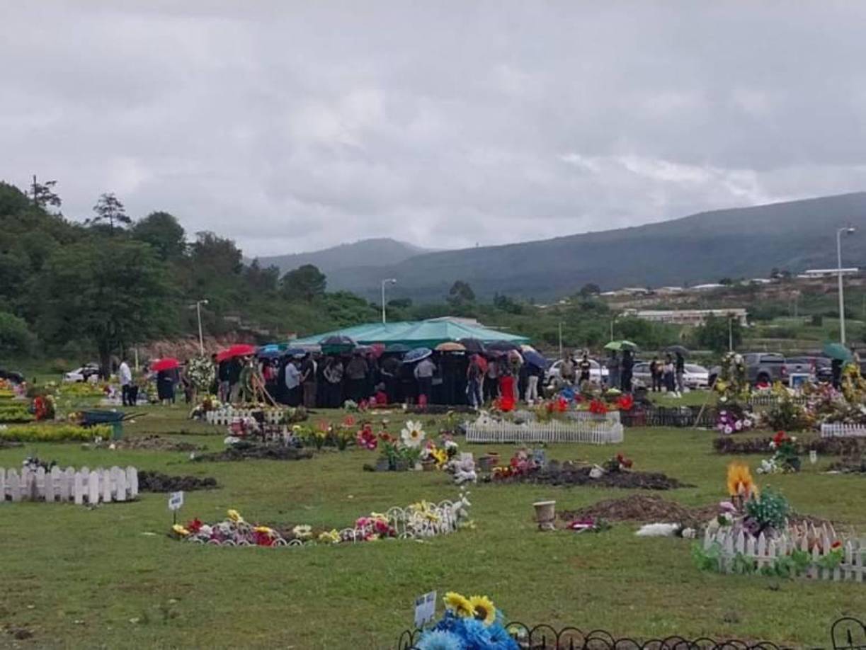 También recomendó que el sepelio fuese expedito, debido a que el cuerpo estaba en un avanzado estado de descomposición.