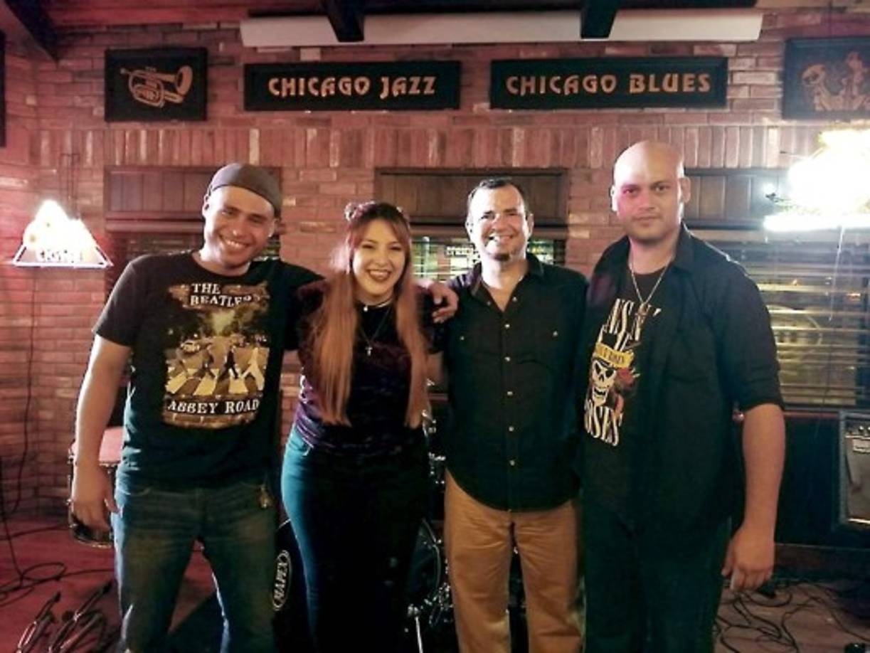 Cassette<br/><br/>A partir de las 8:30 pm de hoy, Nicole Rivas, Arnaldo Ochoa, Tony Rivero y Alejandro Almendares formarán parte de la noche acústica en Cervecería Casa del Bosque, en el costado norte del cementerio Jardines del Recuerdo, colonia Altiplano.