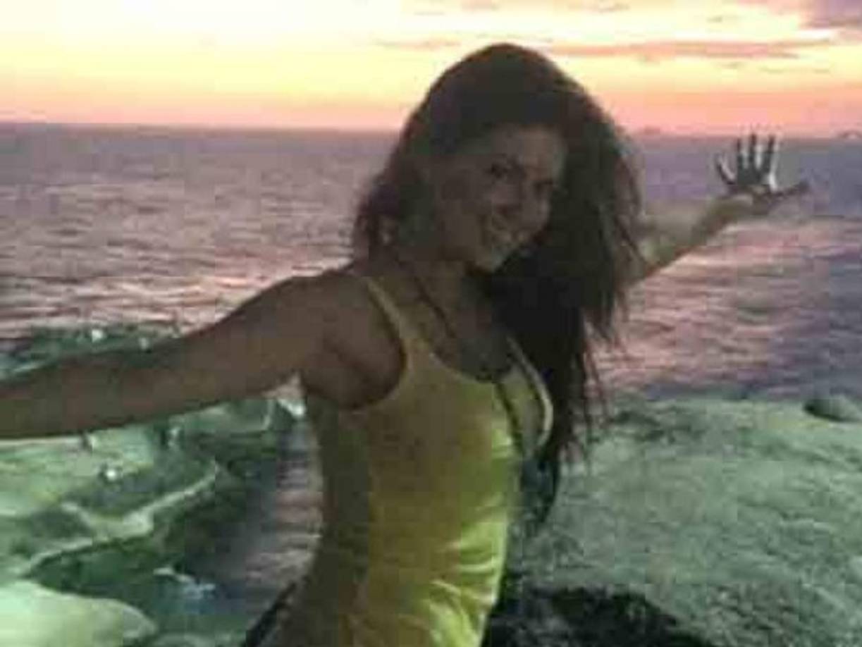 Ronaldo le ofreció algo de ropa y la acompañó al cuarto de baño para que pudiera cambiarse. Una vez allí, irrumpió por sorpresa en la habitación con su miembro fuera y le pidió uan felación.