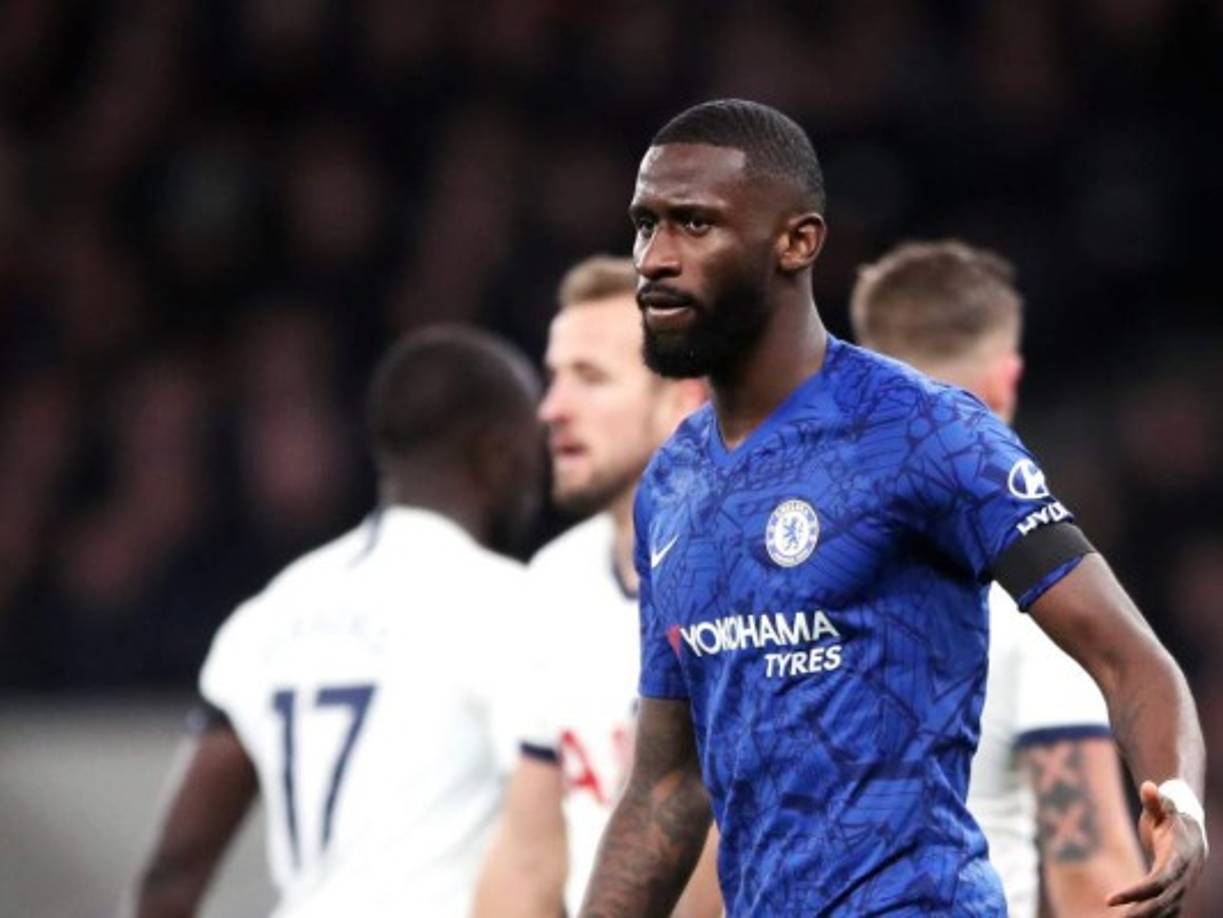 El alemán Antonio Rüdiger podría ser el defensa central que quiere José Mourinho para reforzar al Tottenham, según infirmación que publica The Athletic. El jugador no está teniendo participación en el Chelsea y para Lampard no sería ningún problema su marcha.<br/><br/>Rüdiger ha sonado para varios clubes en este mercado, como Barça o PSG. De hecho, el conjunto francés sería el mejor posicionado para hacerse con sus servicios.