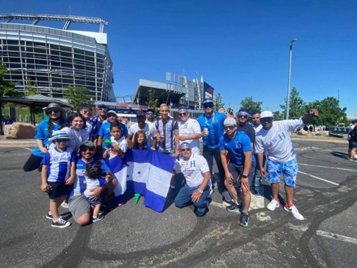 Los hondureños ponen en el ambiente en los estadios y en esta ocasión no fue la excepción.