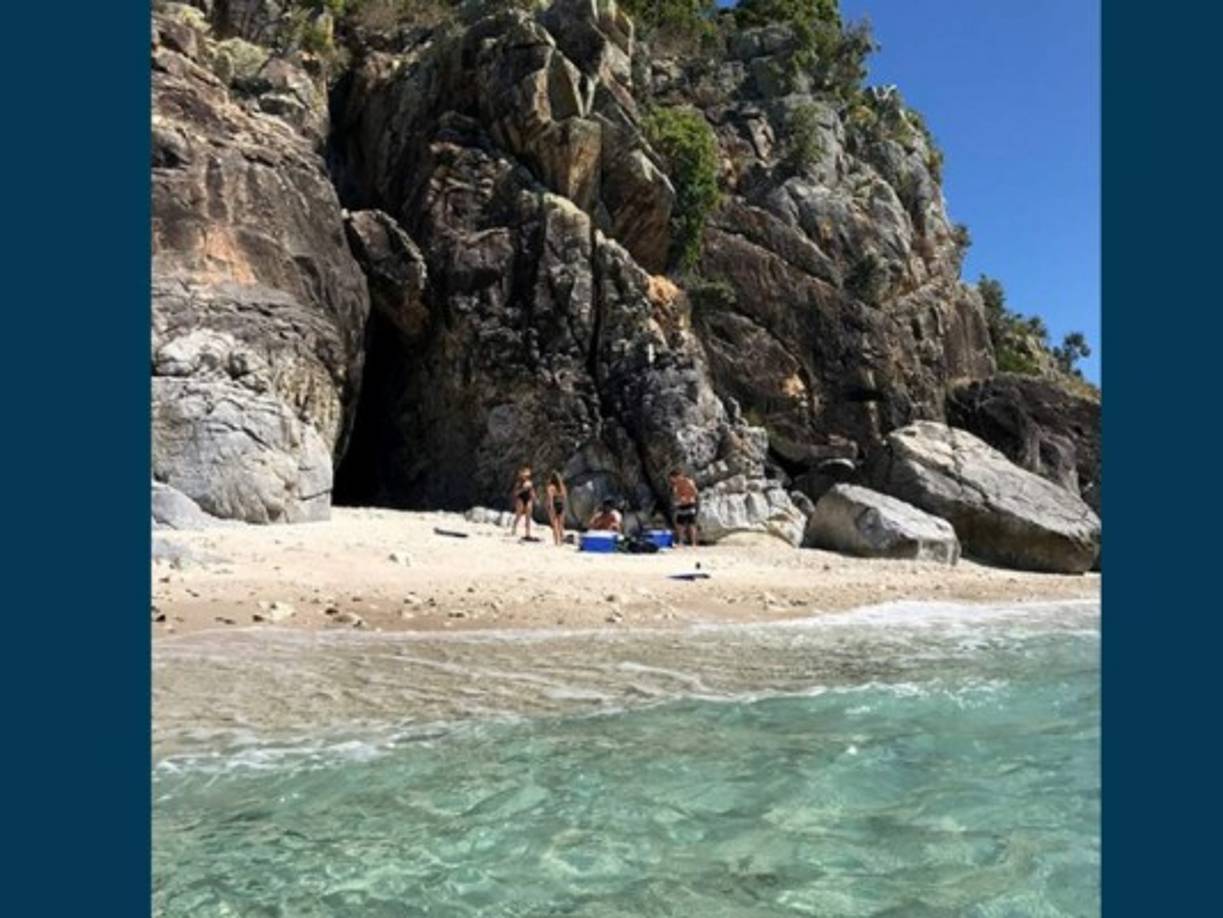 La pareja viajó sin sus tres hijos a disfrutar de las playas y el caliente sol del lugar.