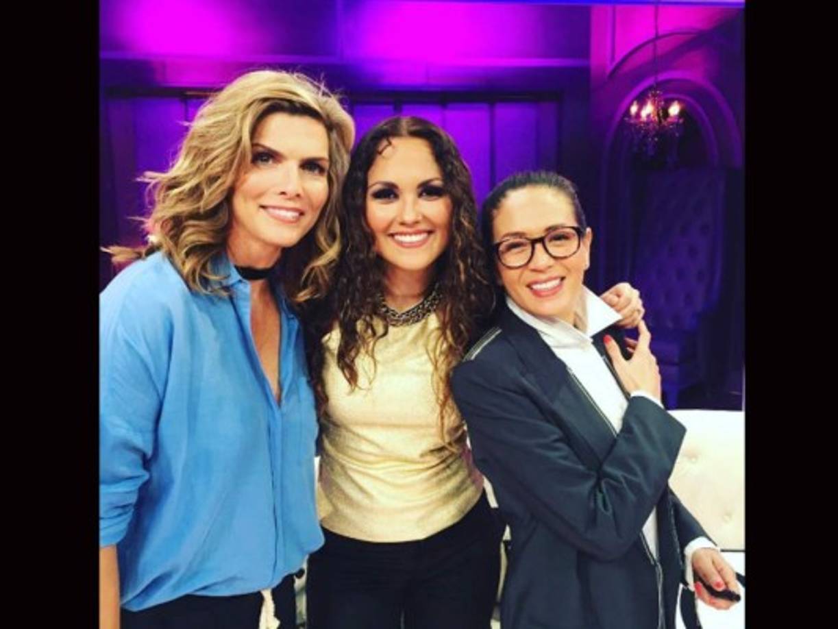 Aquí con las presentadoras mexicanas Montserrat Oliver y Yolanda Andrade.