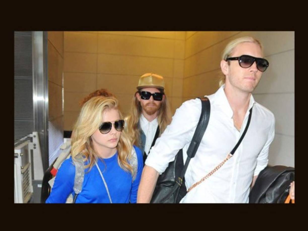 En una entrevista para un medio internacional, Chloë contó que fue difícil ver a sus hermanos sufrir de bullying.<br/><br/>La actriz ha recalcado que a nadie debería de importarle cuál es la orientación sexual de las personas.