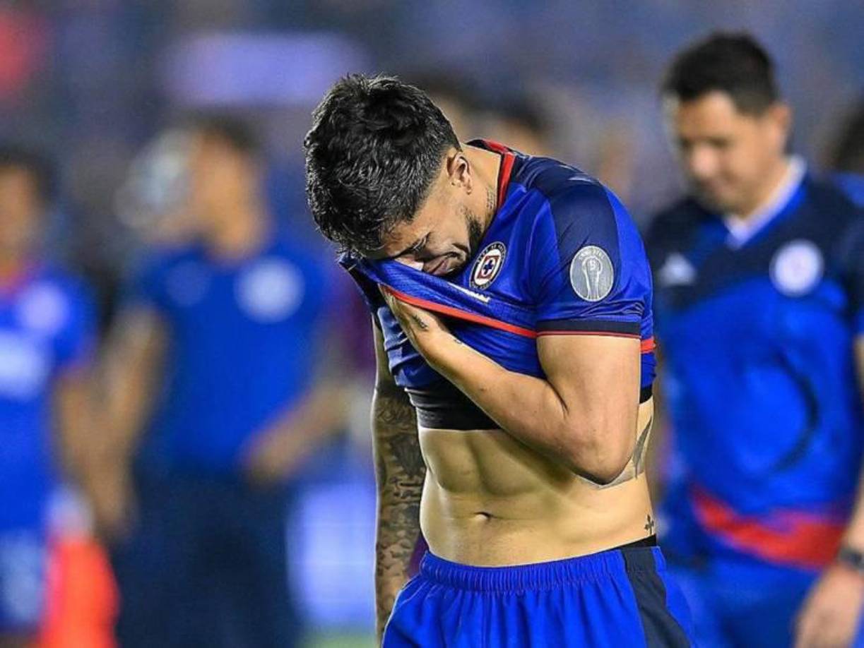 Cabe mencionar que la detención de los presuntos autores materiales del homicidio de Paola Salcedo se da apenas un día después de que comenzaran a surgir algunas acusaciones donde se señala a Carlos Salcedo de ser el supuesto responsable de la muerte de su hermana.