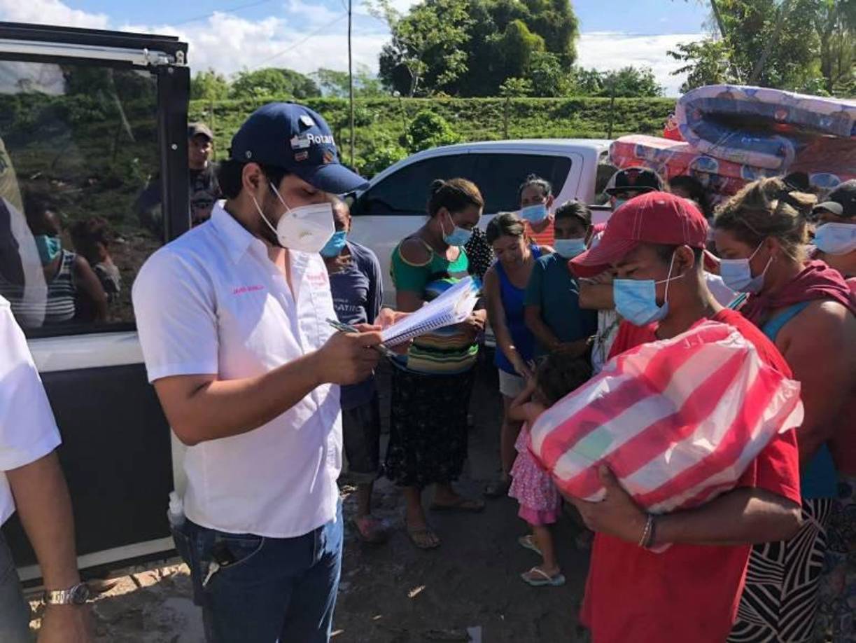 De forma paralela, comenzó a vender comida en su casa ubicada en la residencial El Progreso junto con su esposa. Ya tenía a su hijo que ahora tiene cinco años y era la inspiración de la joven pareja.