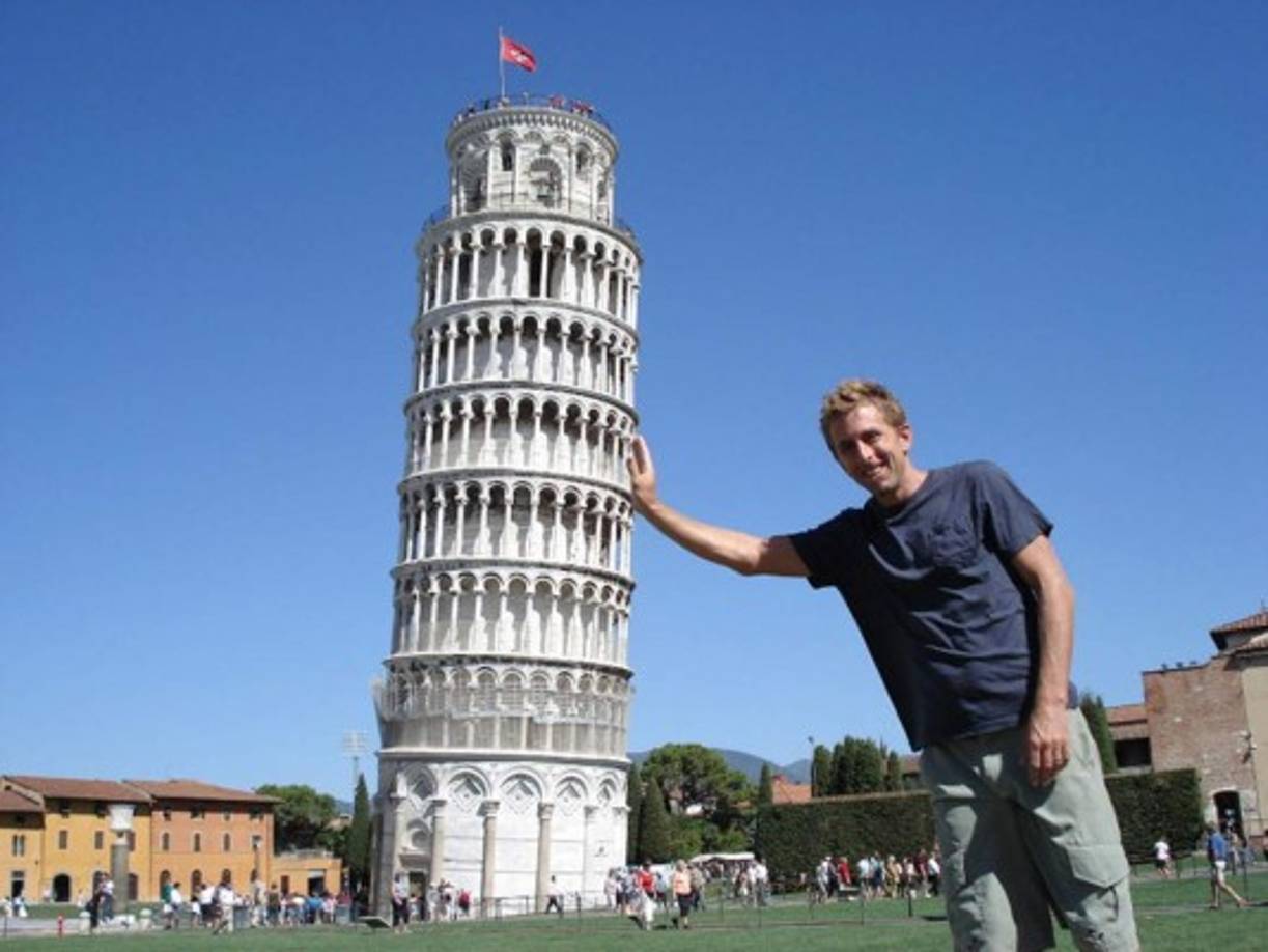 Tomarse una foto junto a la Torre de Pisa.